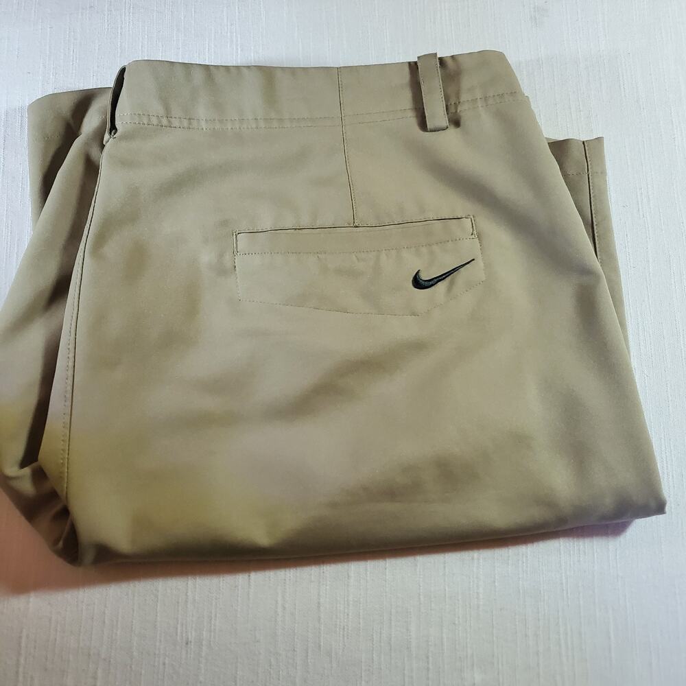 Nike Golf Shorts Beige Size 38 Large
